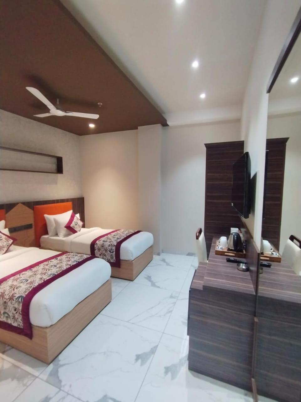 Hotel The Sm New Delhi