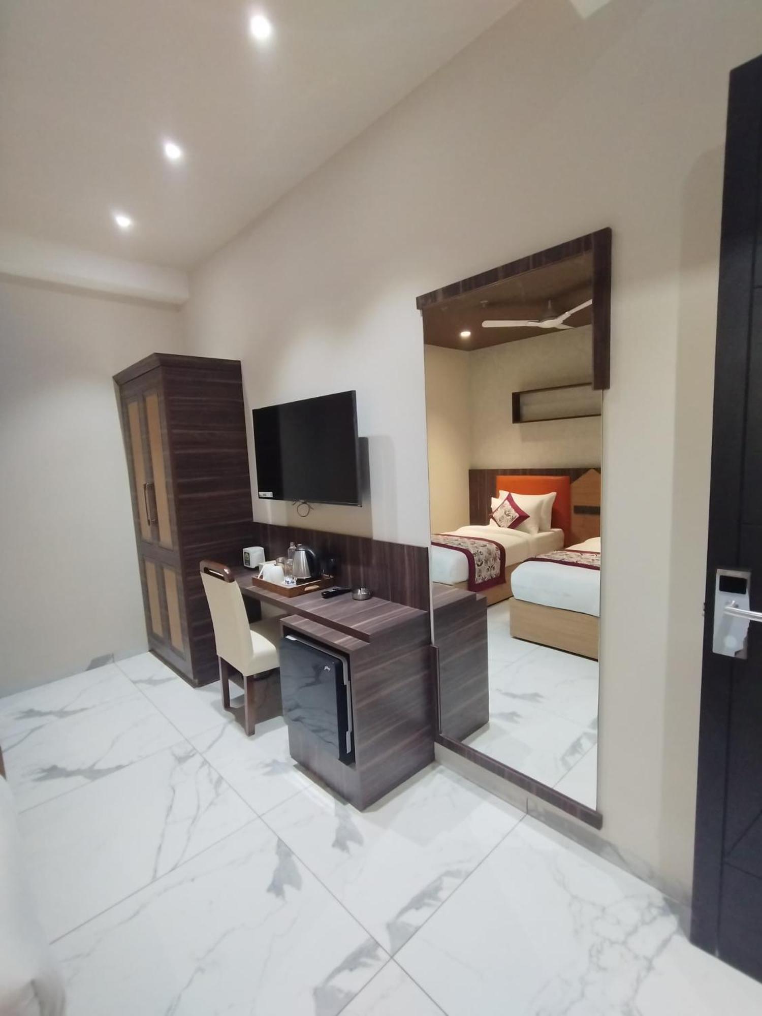 The Sm Hotel