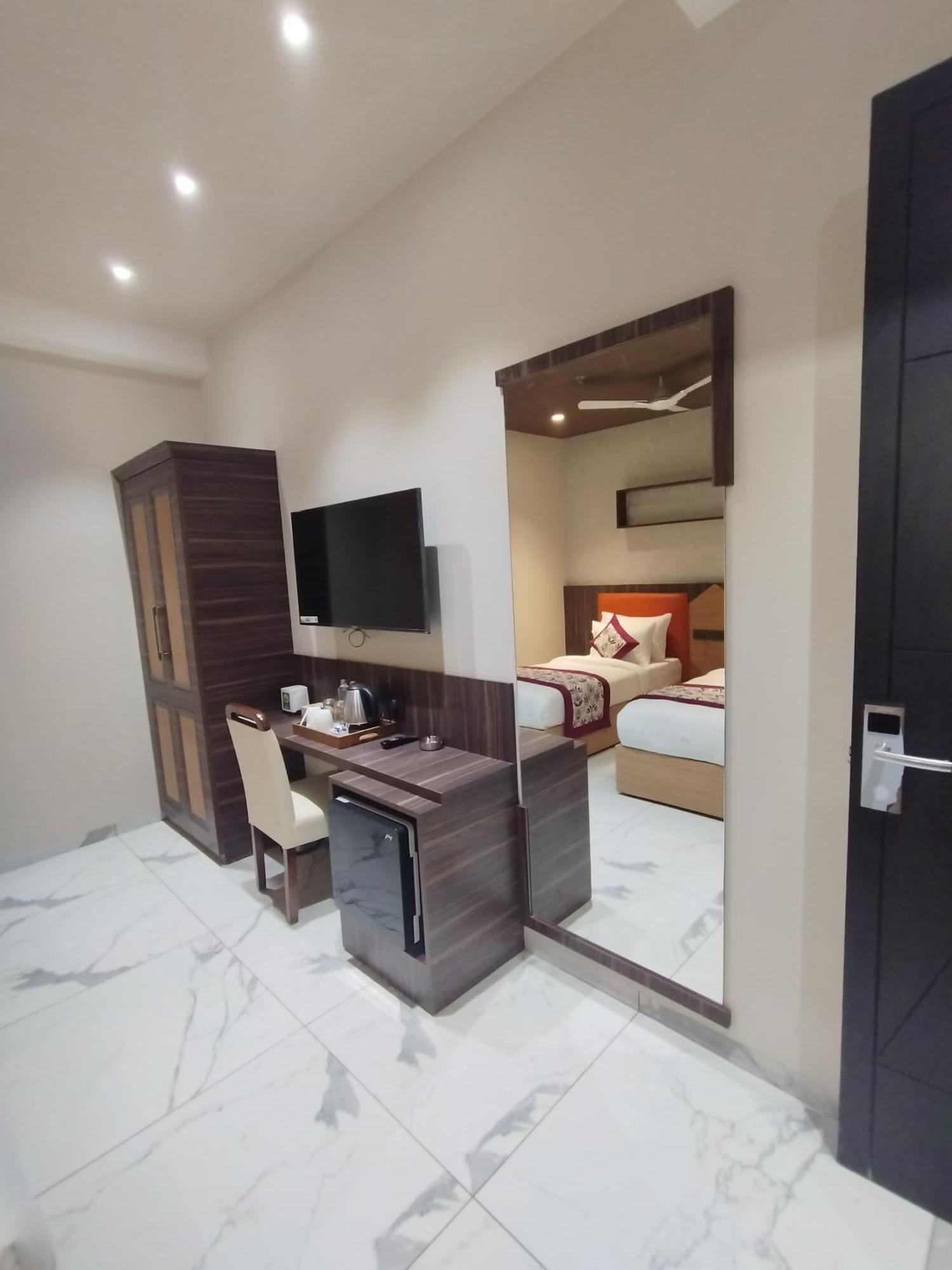 The Sm Hotel New Delhi