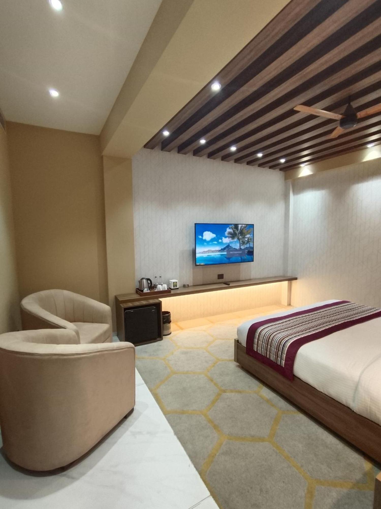 Hotel The Sm New Delhi