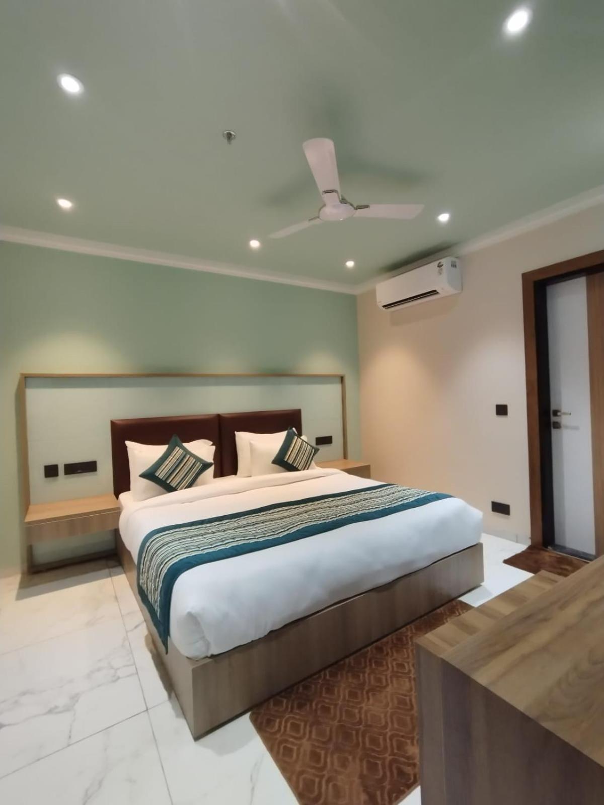 The Sm Hotel 3*