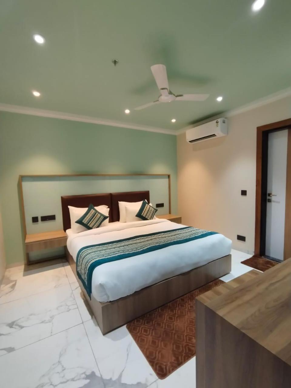 Hotel The Sm 3*