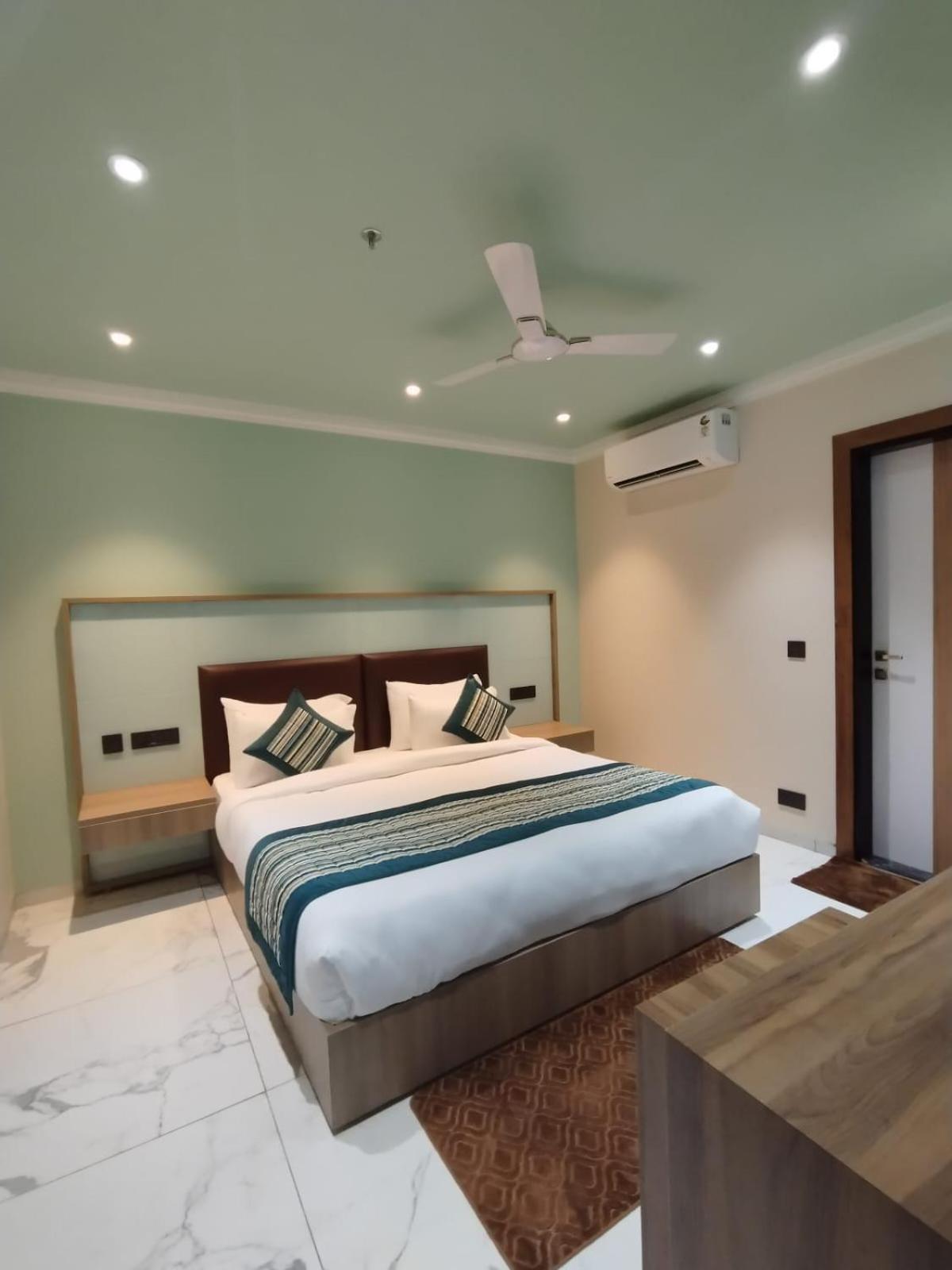 The Sm Hotel