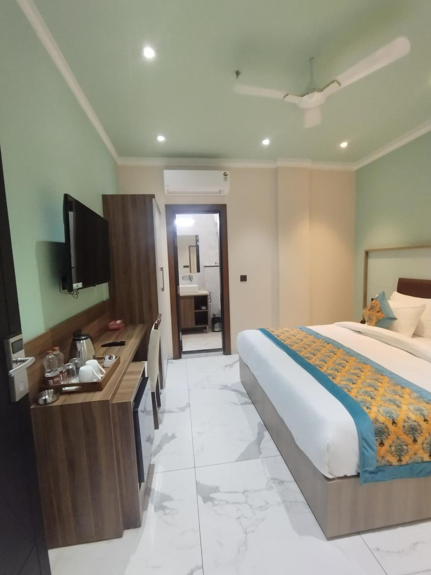 The Sm Hotel New Delhi