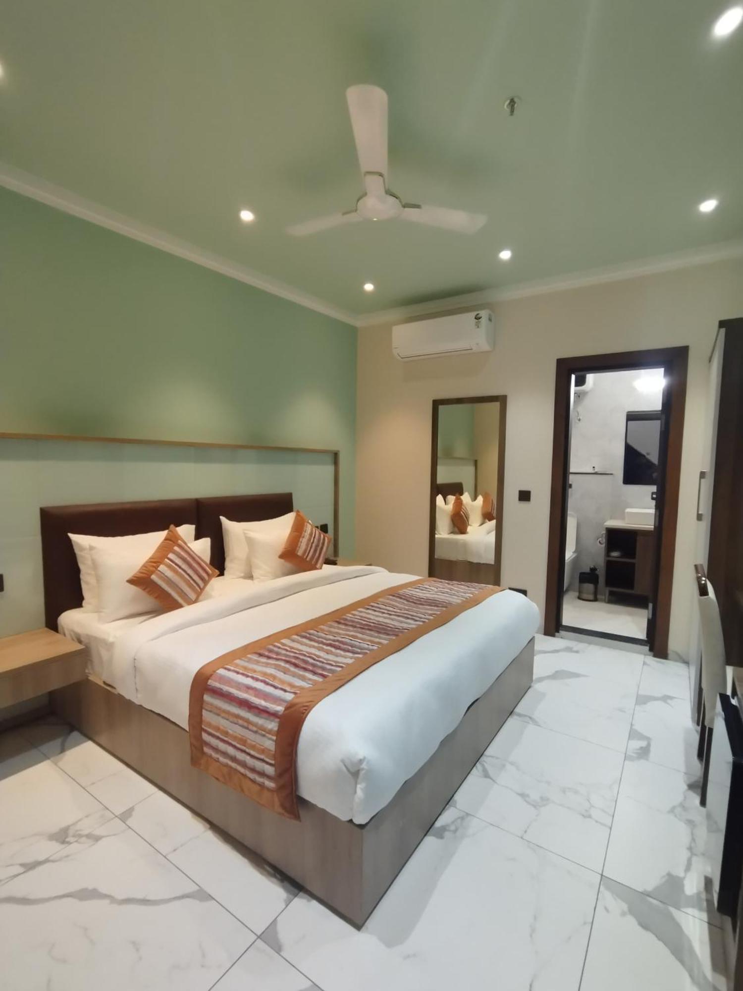 The Sm Hotel