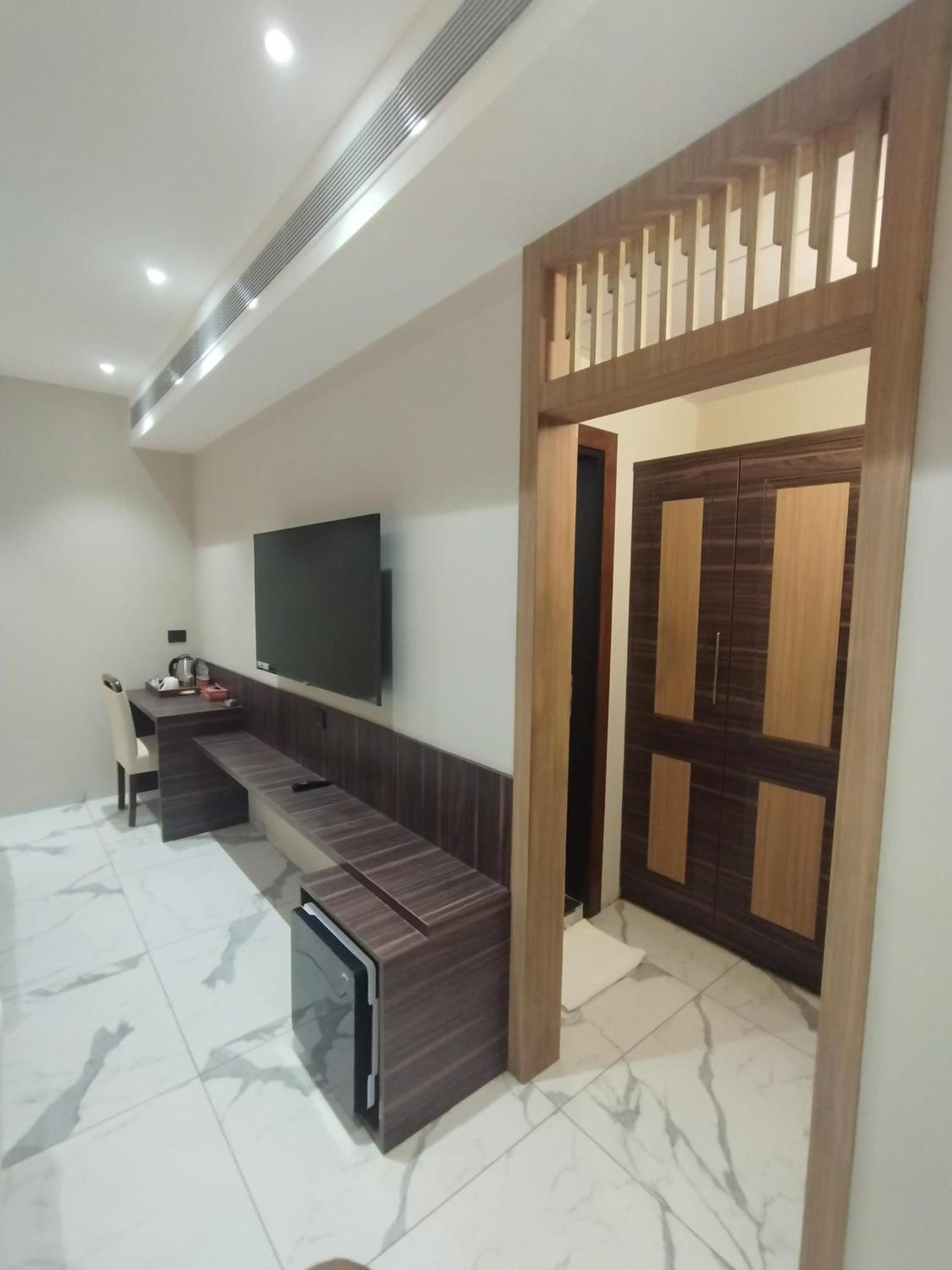Hotel The Sm New Delhi